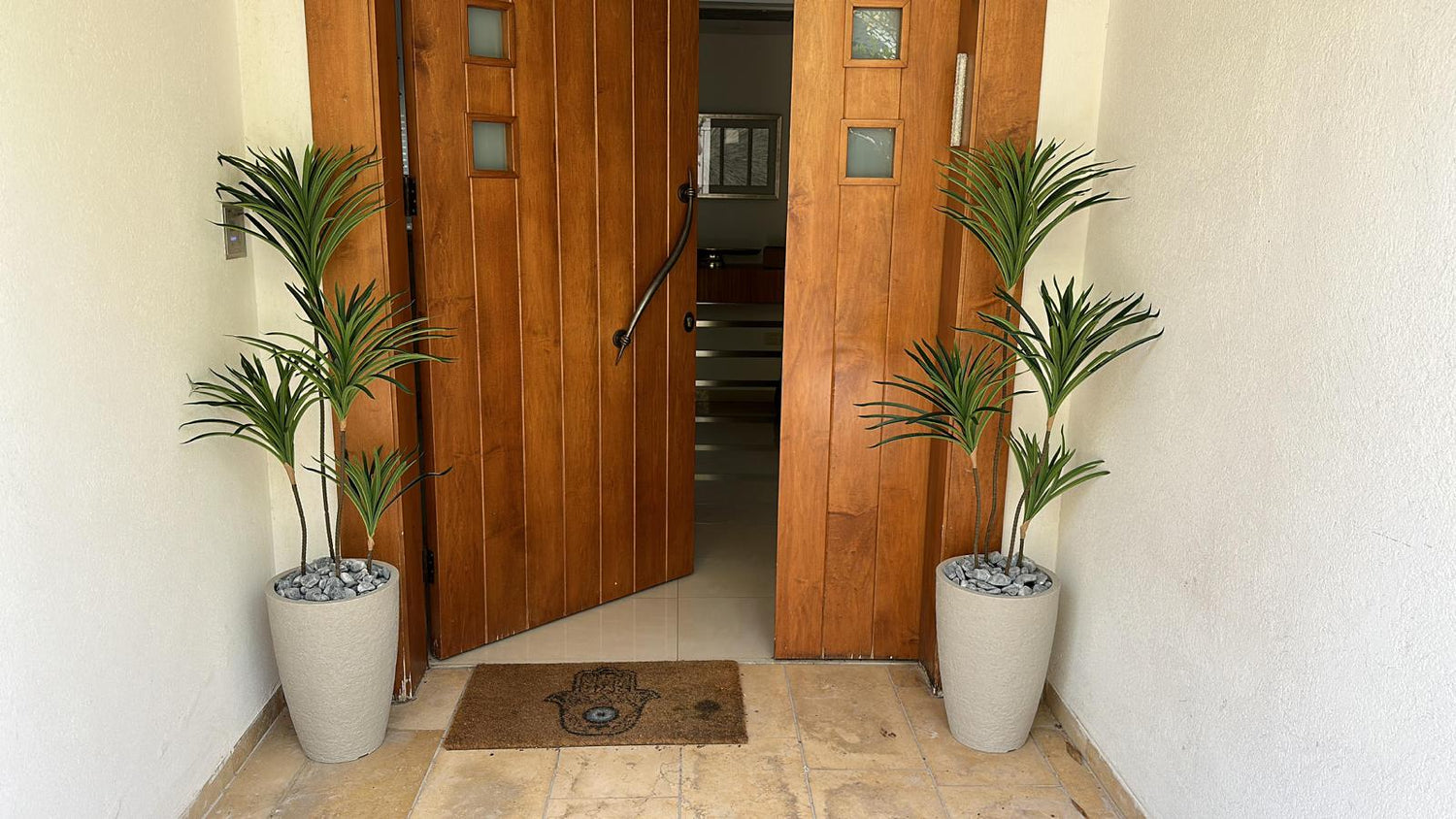 היתרונות והחסרונות של צמחים מלאכותיים