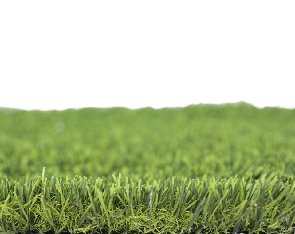 דשא סינטטי ירוק לגינה, צילום תקריב של סיבי הדשא באיכות גבוהה