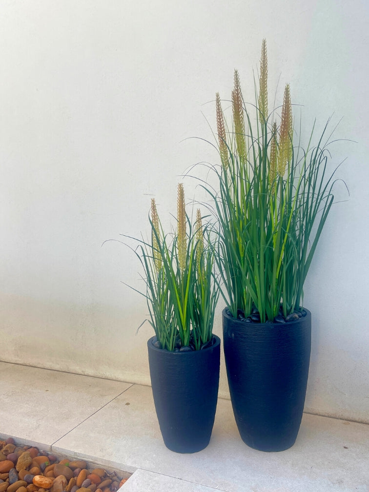 כד פמילי קטן | 30 ס״מ | צמח עשבוני שערות לבנות מלאכותי