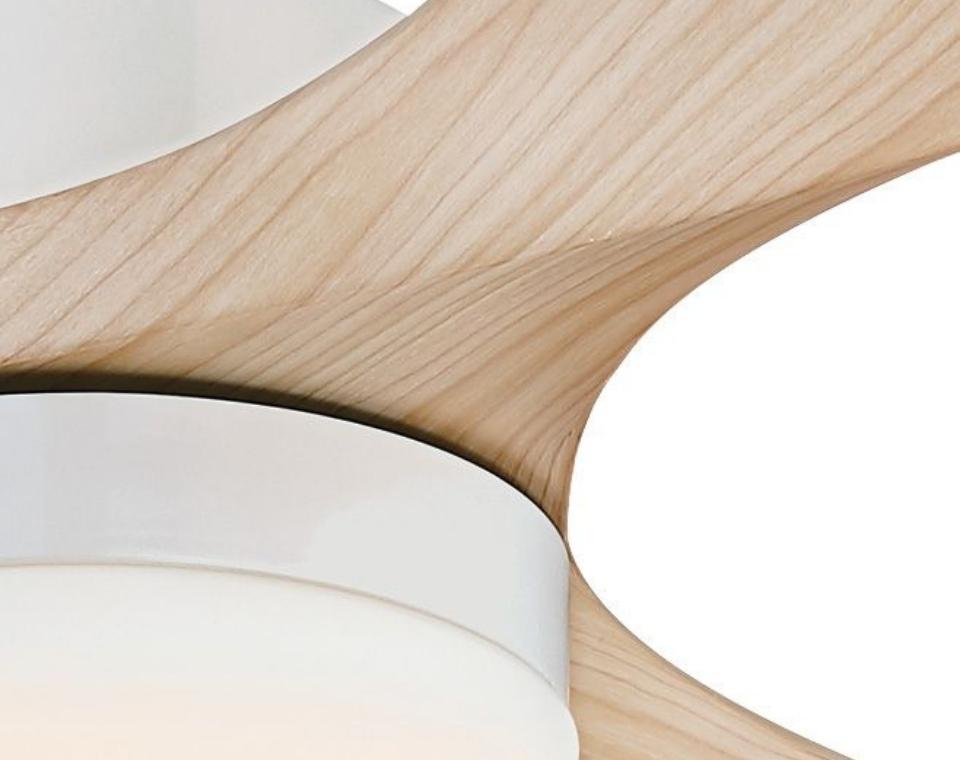 מאוורר תקרה דקורטיבי 52" | דגם Pierre לבן/עץ | כולל גוף תאורה מובנה