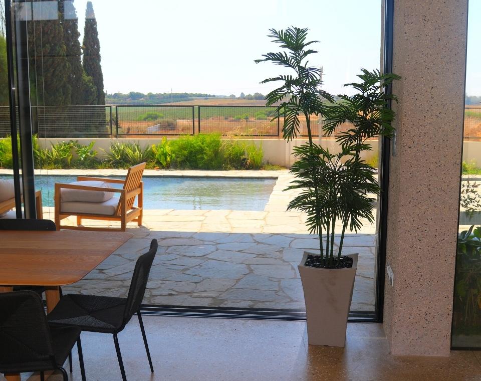 כד קוני | 55 ס״מ | דקל אריקה מלאכותי 4 גזעים