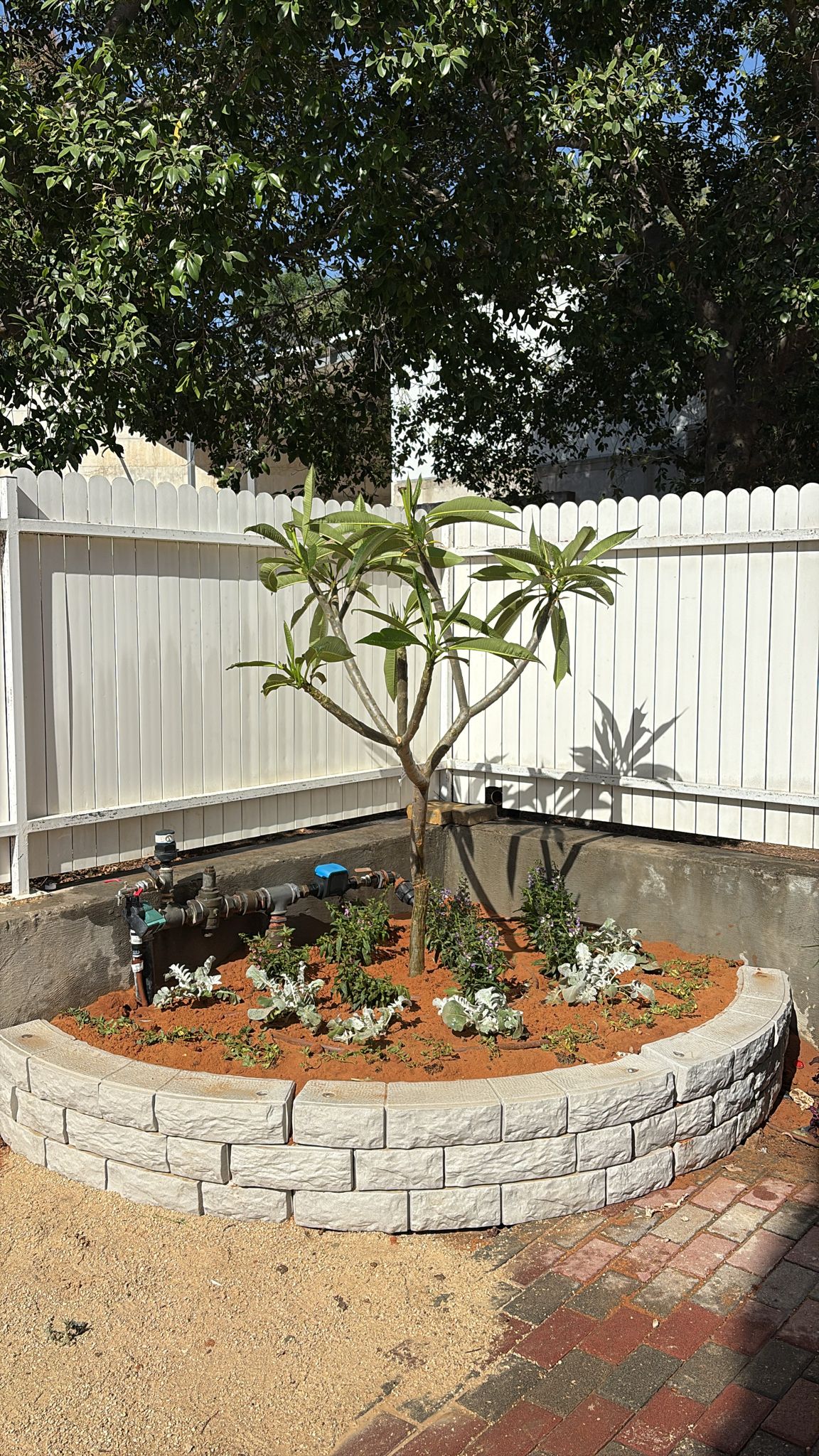 קשת גדולה | TERRACE-IT מערכת DIY מודולרית לעיצוב ותיחום | 159x33 ס״מ | פוליאתילן דמוי אבן