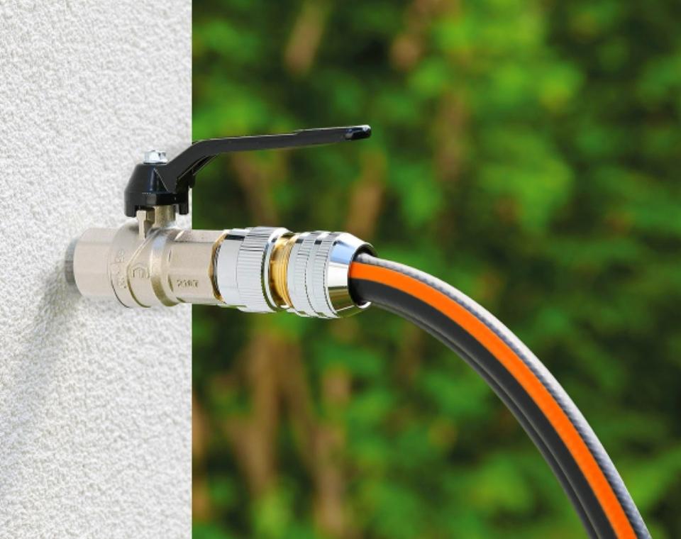 מחבר מתכת לברז גינה | 1/2" - 5/8" | 9610