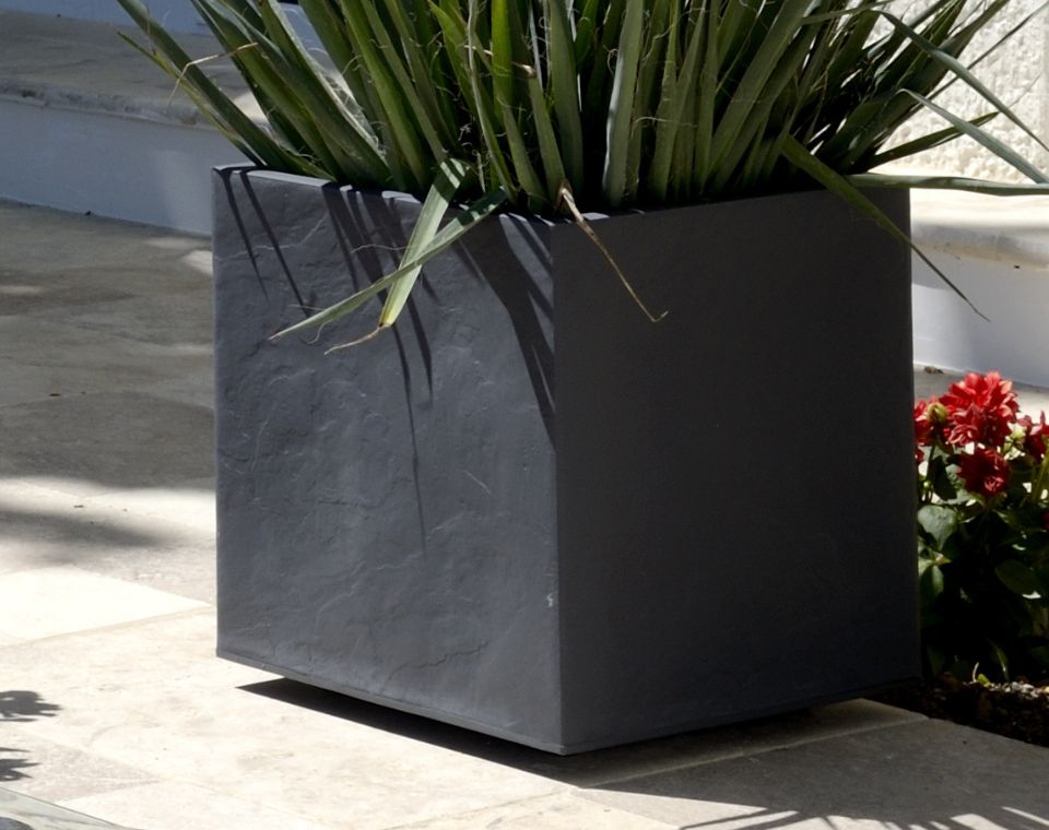 אדנית דמוי אבן | מידות 49.5X49.5X49.5 | אפור כהה