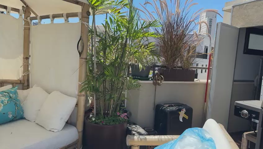 טען וידאו: מרפסת בסגנון ים-תיכוני צבעוני | אדניות רוטו וקערות רקפת חומות | תל אביב